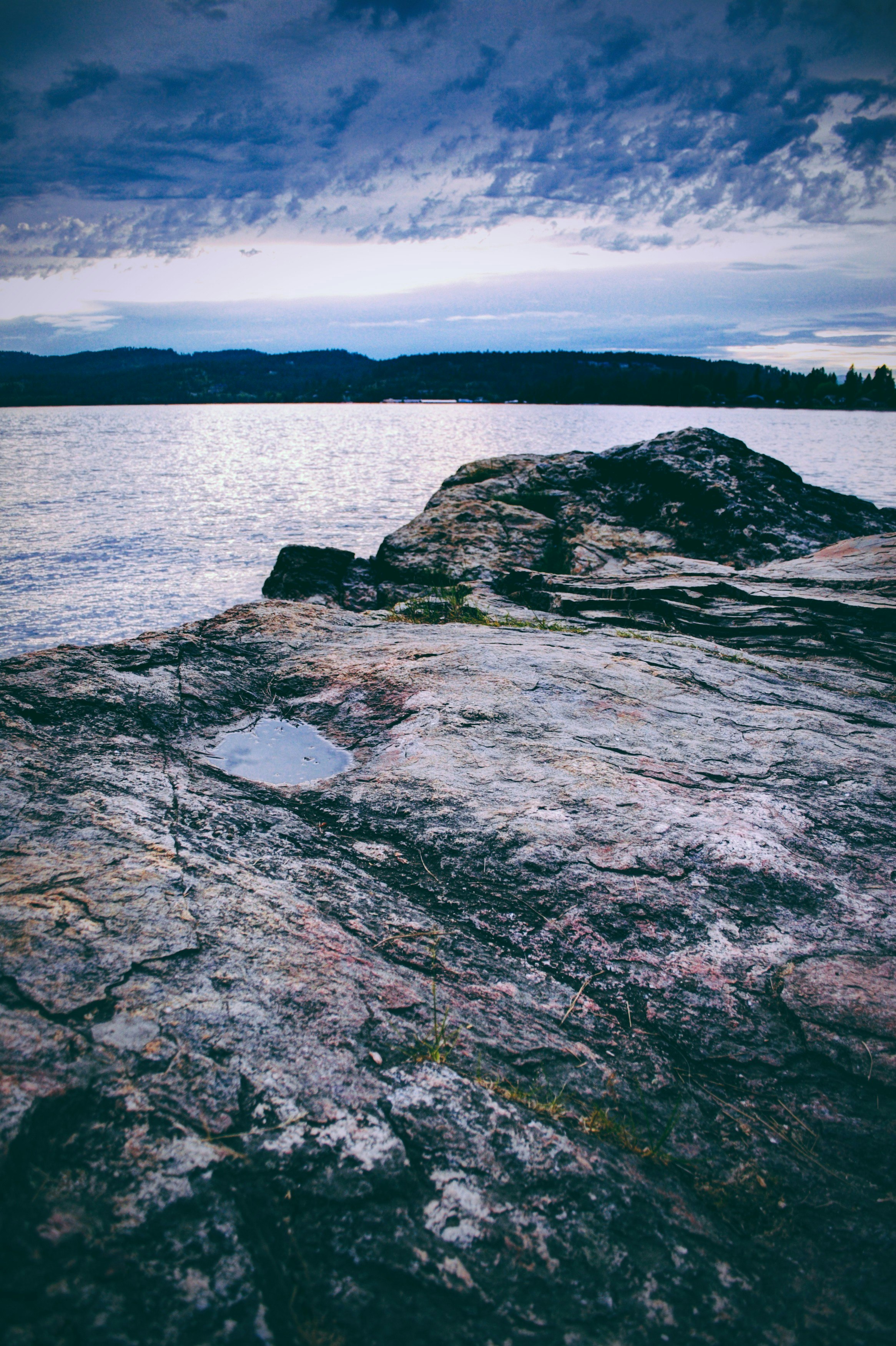 rock formation beside the ocean photography